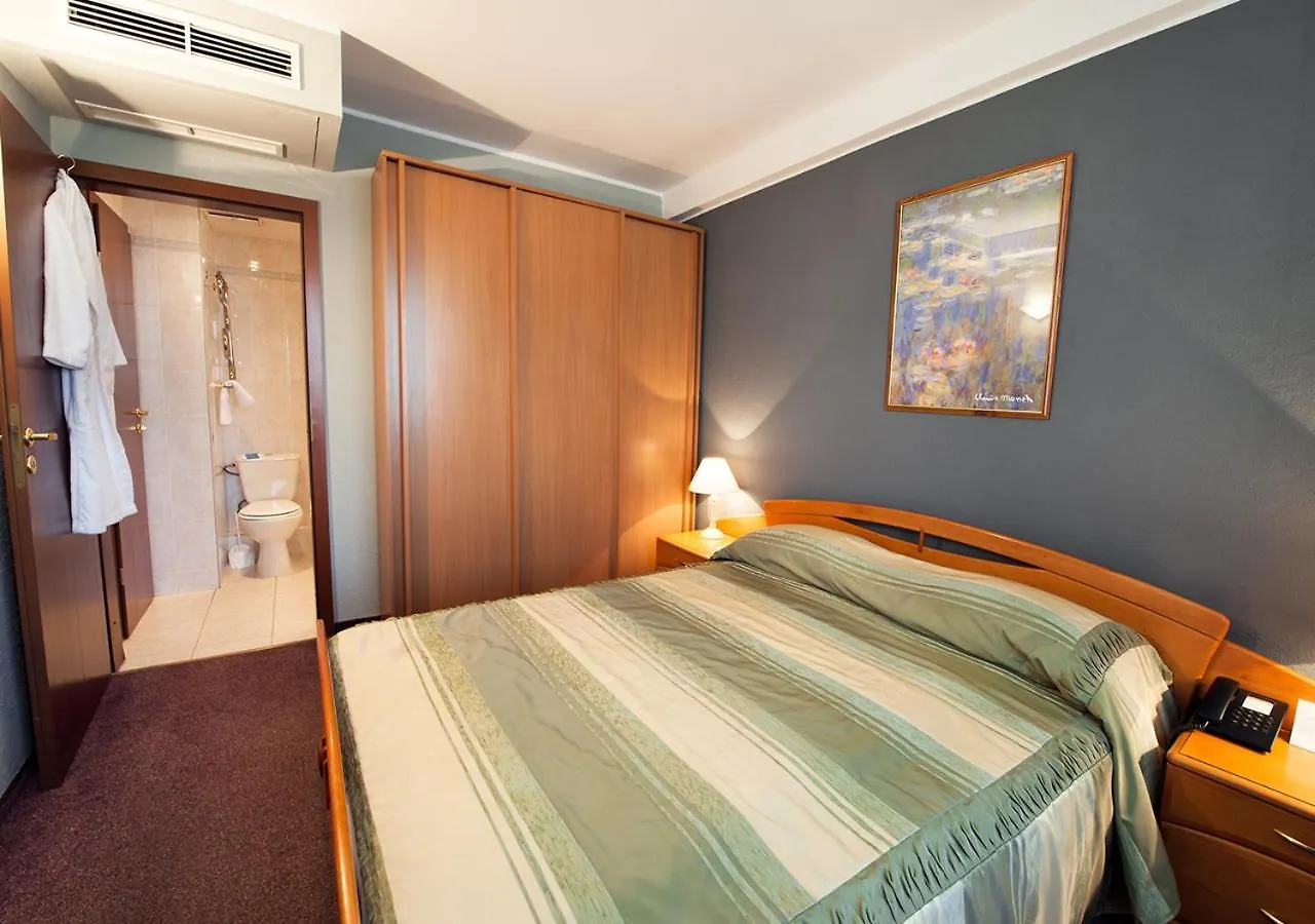 Premier Hotel Lybid Kyiv 3*,